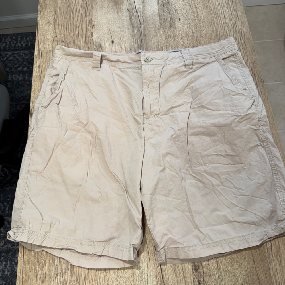 Columbia Men's Cream Flat Front Shorts